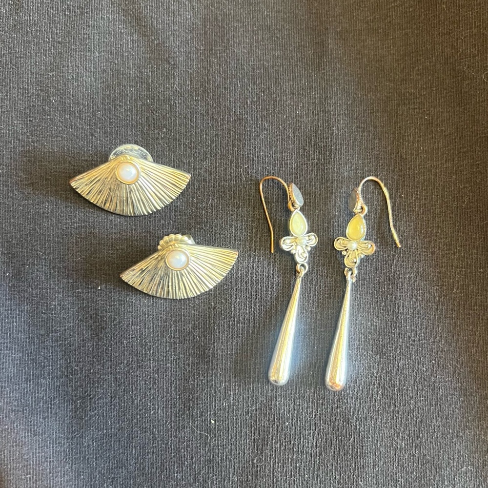 CLOSET CLEAN OUT!  Two Sets of Faux Pearl Earrings